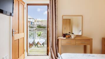 3 bedrooms, iron/ironing board, WiFi