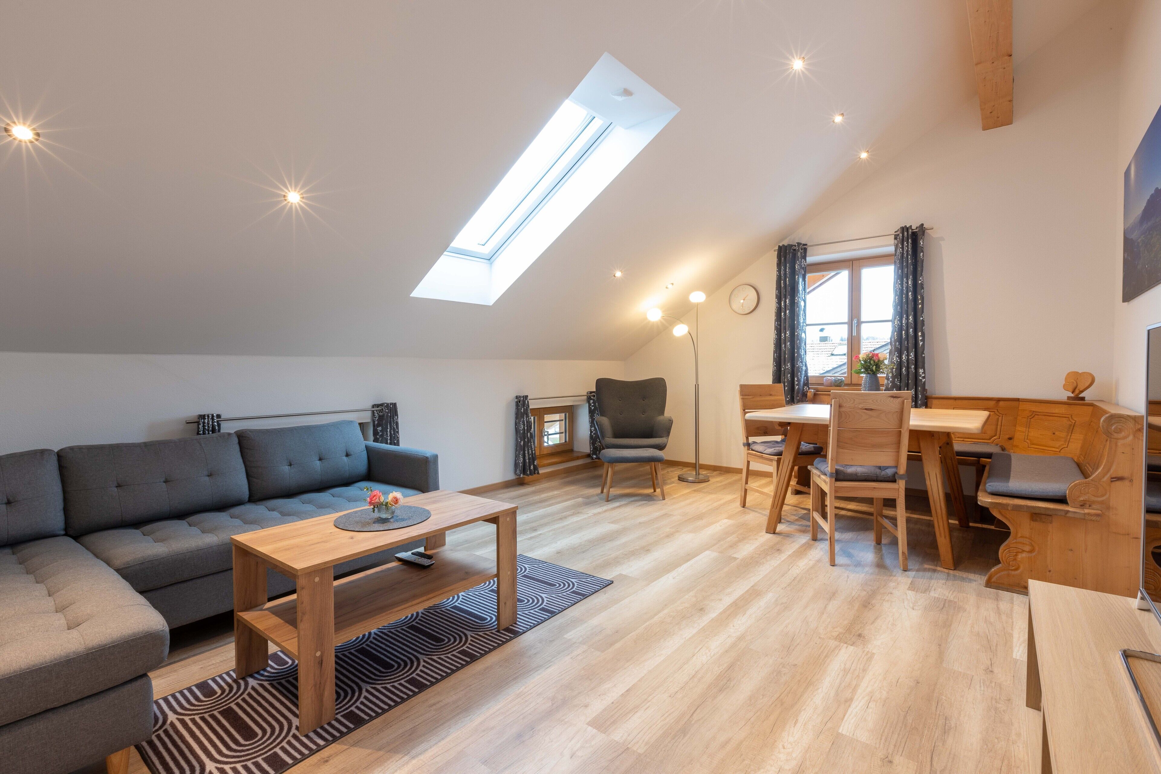 Smart TV, libros y estéreo 