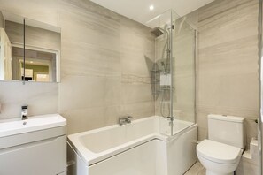 Hårtork och handdukar