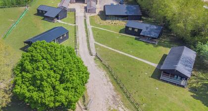 2 bedroom accommodation in Blacknest, near Alton