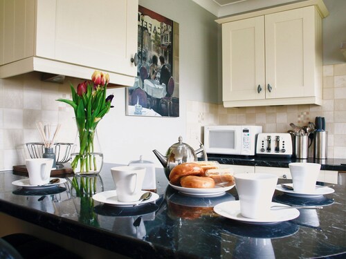 2 bedroom accommodation in Blacknest, near Alton