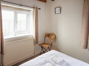 1 bedroom, bed sheets
