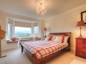 3 bedrooms, travel cot, WiFi, bed sheets - 3 bedroom accommodation in Rhoshirwaun, Pwllheli (Rhoshirwaun, Pwllheli)