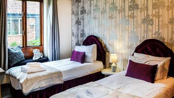 6 bedrooms, free WiFi, bed sheets, wheelchair access
