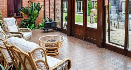 6 bedroom accommodation in South Walsham