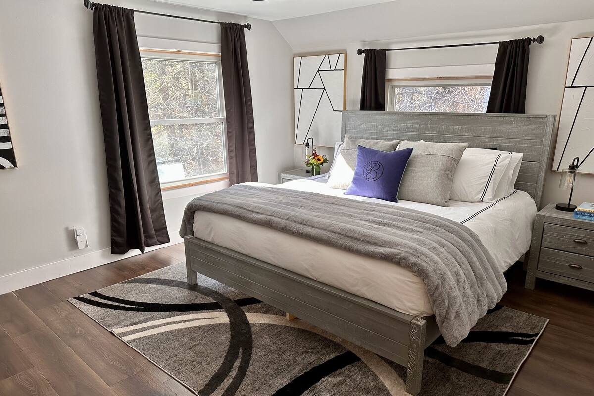 Relaxation Suite | Premium bedding, free WiFi, bed sheets