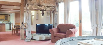 2 bedroom accommodation in Much Marcle, near Ledbury