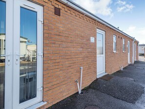 Exterior detail - Rainbow Bungalow 2 - UK39810 (Chapel St Leonards)