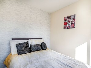 2 bedrooms, free WiFi, bed sheets - Rainbow Bungalow 2 - UK39810 (Chapel St Leonards)