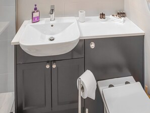 Towels - Preselli View Cottage - UK37755 (Ludchurch, near Narberth)