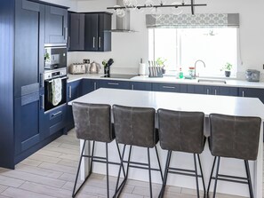 Dishwasher, highchair - Preselli View Cottage - UK37755 (Ludchurch, near Narberth)