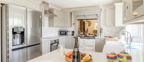 Dishwasher, cookware/dishes/utensils