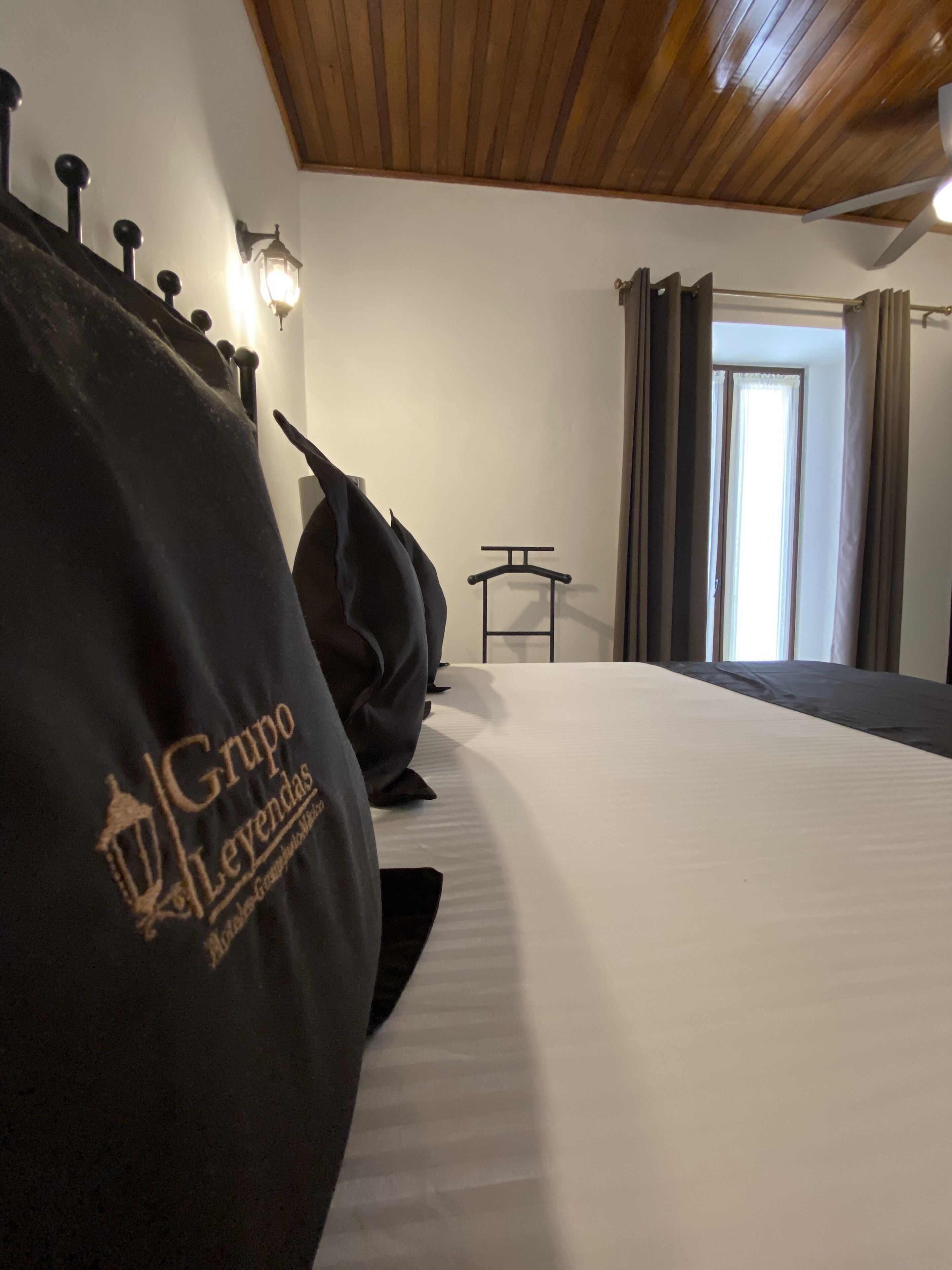 Superior tweepersoonskamer, 2 queensize bedden (Callejon) | Luxe beddengoed, een kluis op de kamer, verduisterende gordijnen