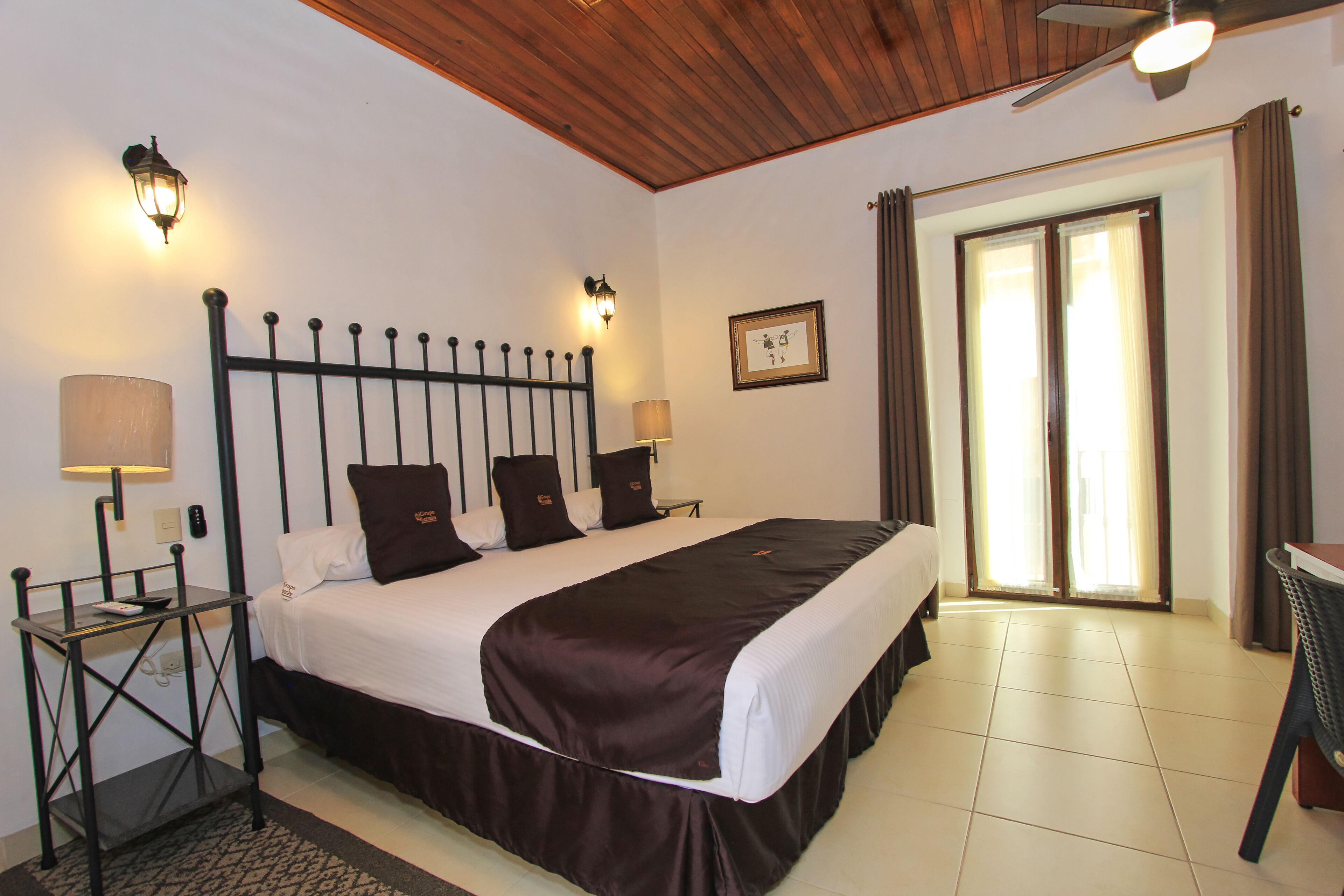 Superior Double Room, 1 King Bed (KS Callejon) | Premium bedding, in-room safe, blackout curtains, soundproofing