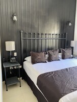 Premium bedding, in-room safe, blackout curtains, soundproofing