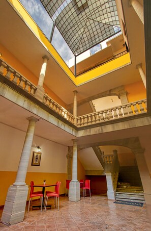 Courtyard - Hotel Plata Condesa (Guanajuato)