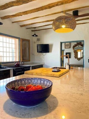 Luokittelematon kuva, 3 kautta 70, painike