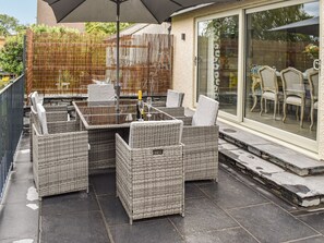 Outdoor dining - 4 bedroom accommodation in Windermere (Windermere)