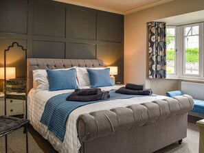 4 bedrooms, free WiFi, bed sheets