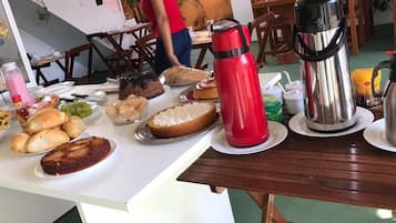Tägliches inbegriffenes Frühstücksbuffet