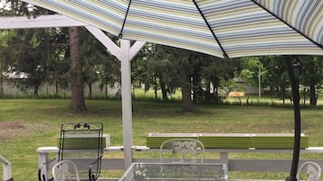 屋外ダイニングエリア