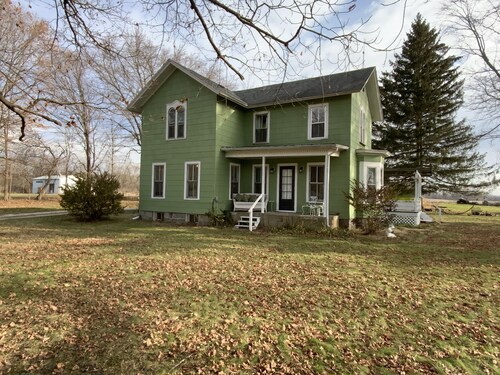 The Farm!  Charming, Historic 1870’s Farmhouse with all the conveniences!