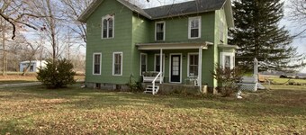 The Farm!  Charming, Historic 1870’s Farmhouse with all the conveniences!