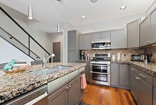 Lux Home w/ Hot Tub+Fire Pit steps from Hyde Park