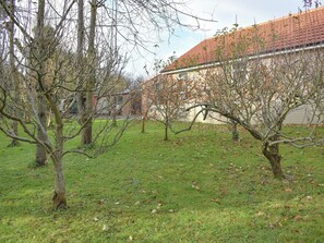 Property grounds - 1 bedroom accommodation in Staveley, near Knaresborough (Staveley, near Knaresborough)