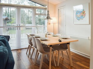 Dining - Rachel's Lodge- UK36914 (Truro)