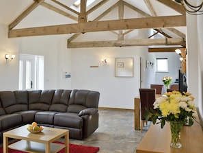 TV - 2 bedroom accommodation in Newton under Roseberry near Great Ayton (Newton under Roseberry near Great Ayton)