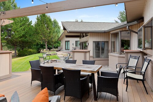 Valley Vistas with unspoiled views. 4 Bed 2.5 Bath