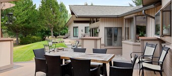 Valley Vistas with unspoiled views. 4 Bed 2.5 Bath