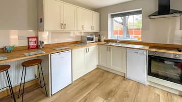 Dishwasher, cookware/dishes/utensils