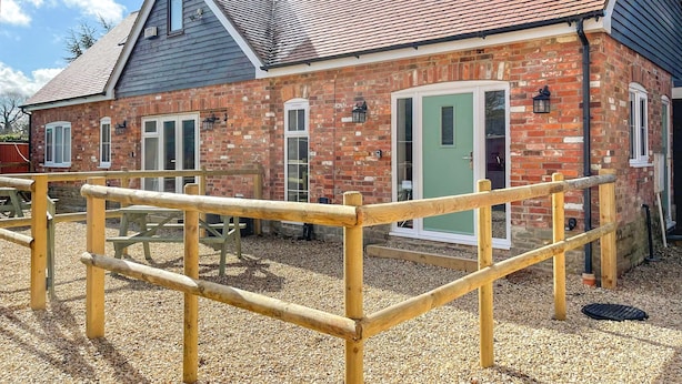 Unclassified image, 1 of 19, button - 1 bedroom accommodation in Child Okeford, near Blandford Forum (Child Okeford, near Blandford Forum)