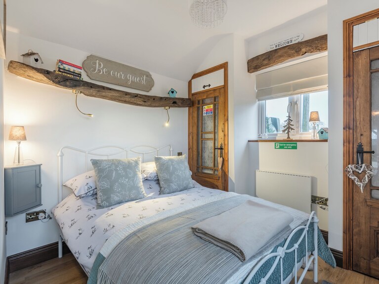 A Picture-perfect Property To Spend Your Well-deserved Break. - Congleton