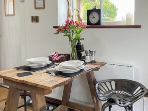 Dining - A picture-perfect property to spend your well-deserved break. (Biddulph)