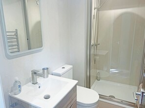 Bathroom - Oaks Retreat - CC123237 (Ambleside)