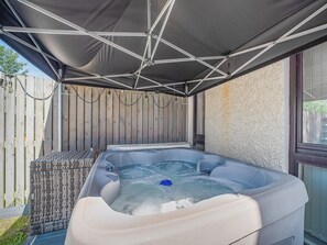 Outdoor spa tub - 3 Ladyknowe - UK39969 (Moffat)