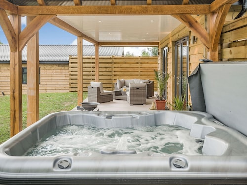 Bramley Lodge - UK38384