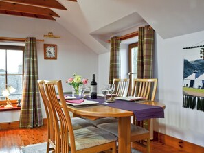 Dining - 2 bedroom accommodation in Inchyra by Perth (Inchyra by Perth)