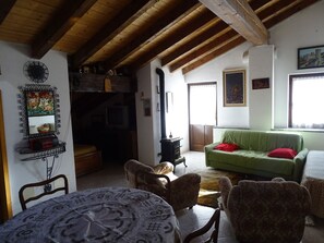 Living area - Peace and relaxation in the Aosta Valley Alps (Allein)