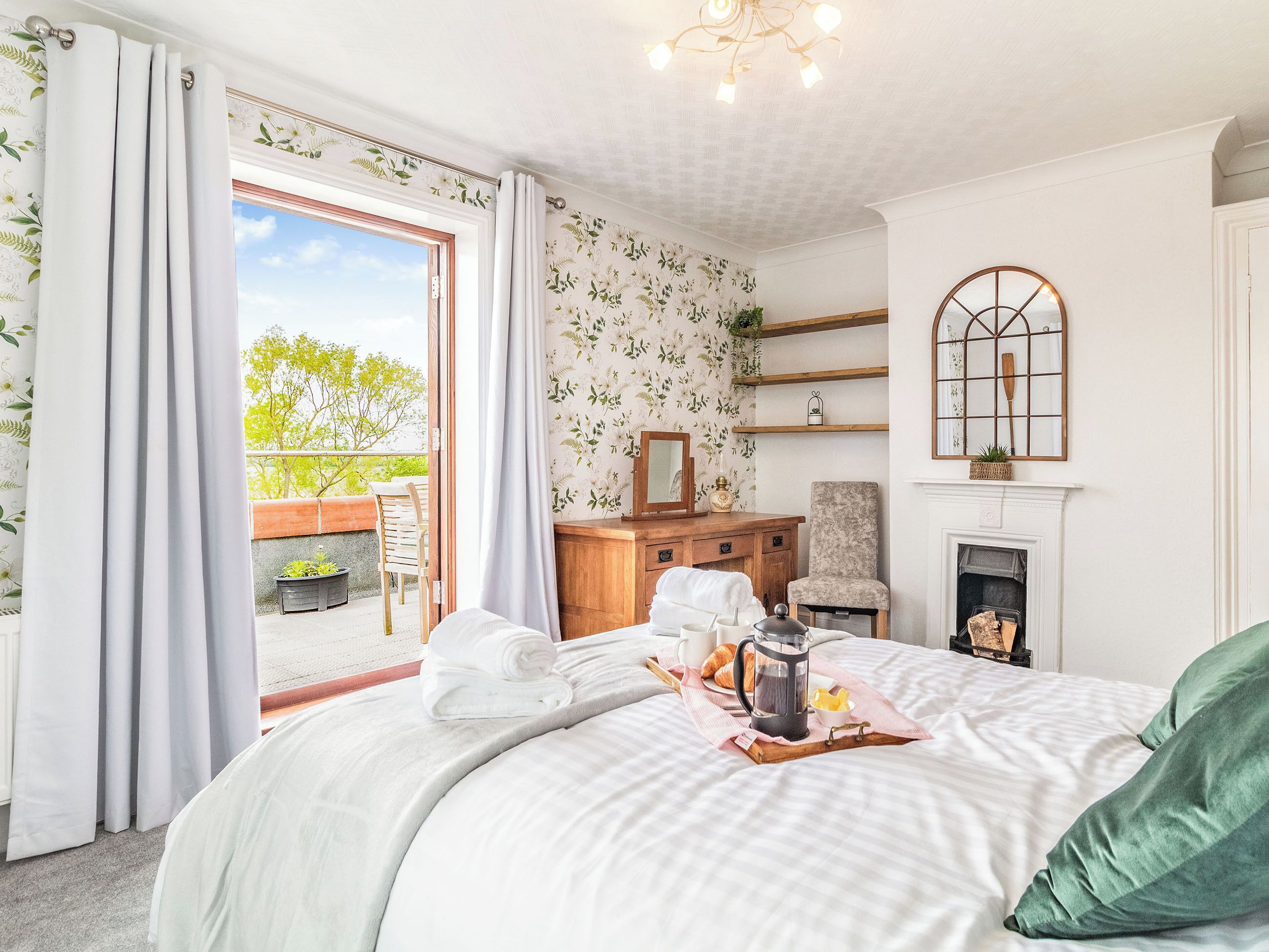 3 bedrooms, free WiFi, bed sheets, wheelchair access