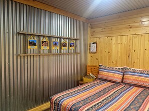 1 habitación, tabla de planchar con plancha, wifi gratis y ropa de cama 