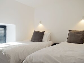 3 bedrooms, free WiFi, bed sheets - 3 bedroom accommodation in Garway Hill (Garway Hill)