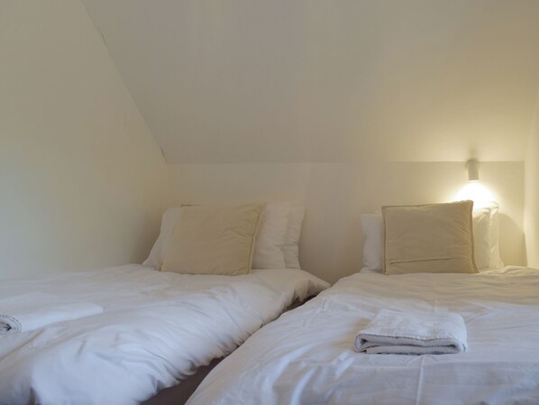 Twin bedroom | Cider Mill, Garway Hill