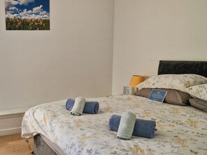 3 bedrooms, free WiFi, bed sheets