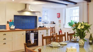 Unclassified image, 4 of 28, button - 3 bedroom accommodation in Falkland, near St Andrews (Falkland, near St Andrews)