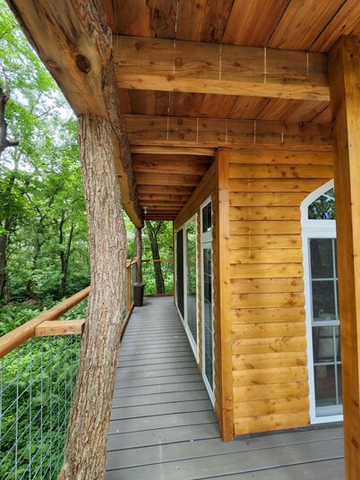 One of a kind Treehouse on the Genesee River