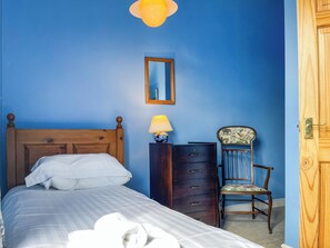 3 bedrooms, bed sheets